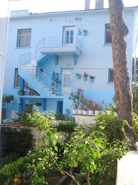 Отель Mavi Pension Айвалык Экстерьер фото