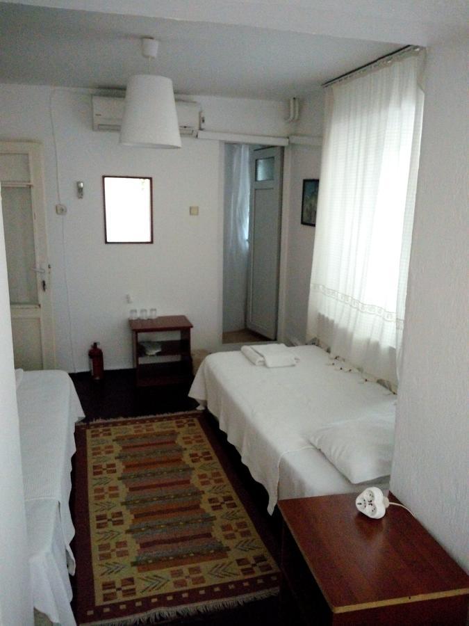 Отель Mavi Pension Айвалык Экстерьер фото