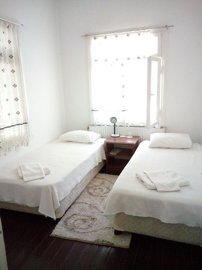 Отель Mavi Pension Айвалык Экстерьер фото